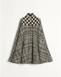 Valentino - ジオメトリックツイード ケープ 女性 アイボリー/ブラック - Lyst