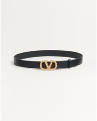 Valentino Garavani - Vlogo Signature Gürtel Aus Glänzendem Kalbsleder Mit Kristallen 30 Mm Frau - Lyst