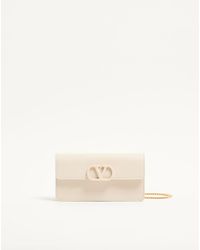 Valentino Garavani - Vlogo Signature Grainy Calfskin Wallet With Chain - Lyst