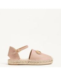 Valentino Garavani - Vロゴ シグネチャー グレインカーフスキン バレリーナ エスパドリーユ 25mm 女性 ベビーピンク - Lyst