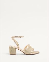 Valentino Garavani - ロックスタッズ コーネリーエンブロイダリー ラミネートナッパ サンダル 60mm 女性 プラチナ - Lyst