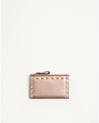 Valentino Garavani - Rockstud Laminated Grainy Calfskin Card Holder With Zip - Lyst