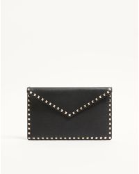 Valentino Garavani - Rockstud Grainy Calfskin Envelope Pouch - Lyst