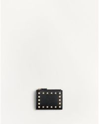 Valentino Garavani - ロックスタッズ グレインカーフスキン カードホルダー 女性 ブラック - Lyst