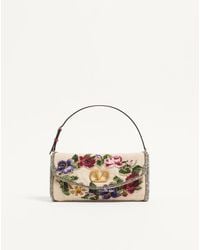 Valentino Garavani - ヴァレンティノ ガラヴァーニ ヴェイン ソフト エンブロイダリー スモール ショルダーバッグ 女性 マルチカラー - Lyst