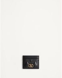 Valentino Garavani - キルティ 67 キルティングナッパレザー カードホルダー 女性 ブラック - Lyst