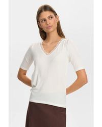 Numph - Numph Nubowie Lace T-Shirt 9001 Cloud Dancer - Lyst