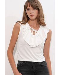 Bigdart - Solid Knit Crop Blouse With Tie Front - Lyst