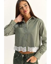 Bianco Lucci - Striped Crop Shirt With Button Closure - Lyst