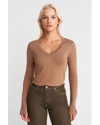 Dilvin - V-Neck Knit Sweater With Side Slit - Lyst