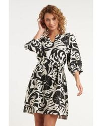 Smashed Lemon - Witte Jurk Met Grafische Print En Ceintuur - Lyst