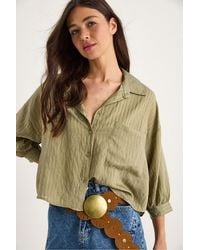 Bianco Lucci - Textured Striped Crop Shirt With Button Closure And Pocket - Lyst