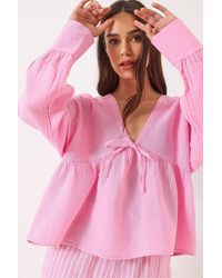 Bianco Lucci - Textured V-Neck Crop Blouse With Bow Tie - Lyst