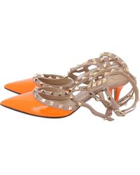 Valentino Escarpins Rockstud en Cuir verni Orange