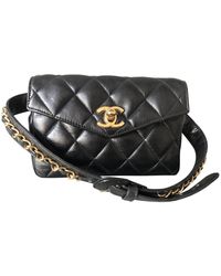 Chanel Bolsa de mano en cuero negro