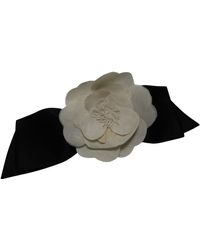 Chanel Spilla Camélia in Seta - Bianco