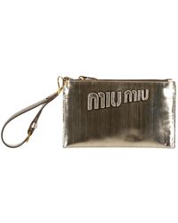 Miu Miu Lackleder Clutches - Mettallic