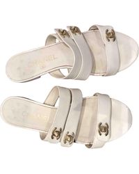 Chanel Zuecos de Cuero - Blanco