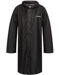 Vetements Raincoat With Logo - Black