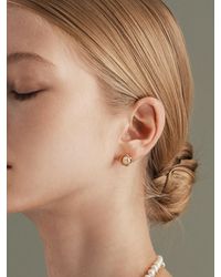 HYÈRES LOR Shackle Pearl Earrings in Pink | Lyst
