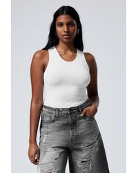 Weekday - Glattes, eng anliegendes Tanktop - Lyst