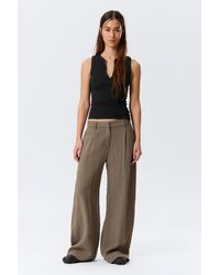 Weekday - Low Rise Wide Leg Crinkled Trousers - Lyst