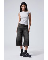 Weekday - Weite, lockere Jeans-Shorts mit niedrigem Bund - Lyst
