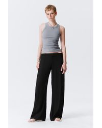 Weekday - Crinkled Low-Rise Wide-Leg Trousers - Lyst