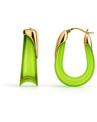 Gold & Honey - Peridot Sculpted U Lucite Birthstone Hoop Earrings - Lyst