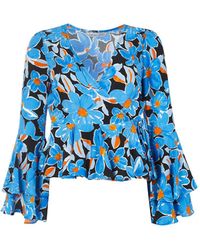 Lavaand - The Eliza Wrap Top In Blue Floral - Lyst