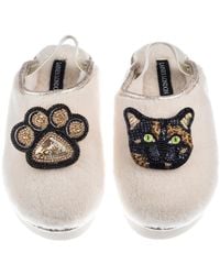 Laines London - Neutrals Flatform Cloud Slippers With Misty The Tortoiseshell Cat & Paw Brooches - Lyst