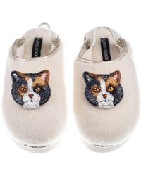 Laines London - Neutrals Flatform Cloud Slippers With Double Calico British Shorthair Cat Brooches - Lyst