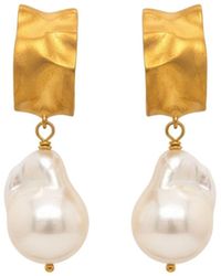 LINYA JEWELLERY - Baroque Pearl Matte Hammered Pattern Hoop Earring - Lyst