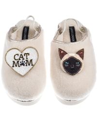Laines London - Neutrals Flatform Cloud Slippers With Siamese Cat & Cat Mum Mom Brooches - Lyst