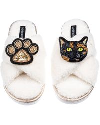 Laines London - Neutrals Laines Neutral Boucle Slippers With Tortoise Shell Cat & Paw Brooches - Lyst