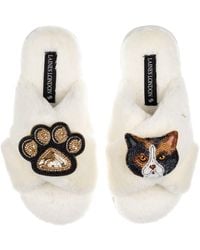 Laines London - Neutrals Classic Laines Slippers With Paw & Calico British Shorthair Cat Brooches - Lyst