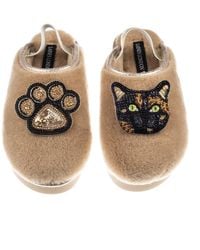 Laines London - Neutrals Flatform Cloud Slippers With Misty The Tortoiseshell Cat & Paw Brooches - Lyst