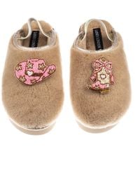 Laines London - Neutrals Flatform Cloud Closed Toe Slippers With Cowgirl Hat & Cowgirl Boots Brooches - Lyst