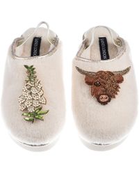 Laines London - Neutrals Flatform Cloud Closed Toe Slippers With Highland Cow & Foxglove Flower Brooches - Lyst