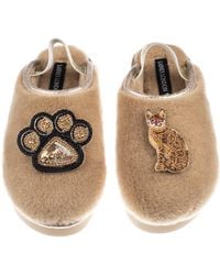 Laines London - Neutrals Flatform Cloud Slippers With Bengal Cat & Paw Brooches - Lyst