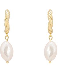 LÁTELITA London - Twisted Flax Pearl Hoop Earrings Gold - Lyst