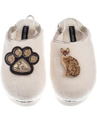 Laines London - Neutrals Flatform Cloud Slippers With Bengal Cat & Paw Brooches - Lyst