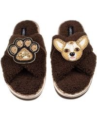 Laines London - Neutrals Laines Neutral Boucle Slippers With Princess Chihuahua & Paw Brooches - Lyst