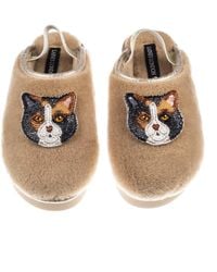Laines London - Neutrals Flatform Cloud Slippers With Double Calico British Shorthair Cat Brooches - Lyst