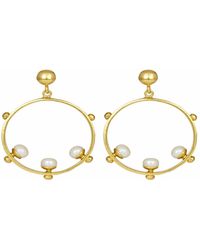 Ottoman Hands - Aristea Pearl & Gold Bead Hoop Earrings - Lyst