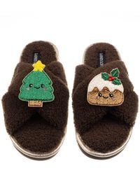 Laines London - Neutrals Laines Boucle Slippers With Christmas Lovable Pudding & Tree Brooches - Lyst