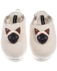 Laines London - Neutrals Flatform Cloud Slippers With Double Siamese Cat Brooches - Lyst