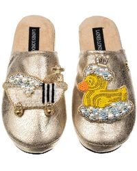 Laines London - Softie Slippers With Rubber Duck Bath Queen Brooches - Lyst