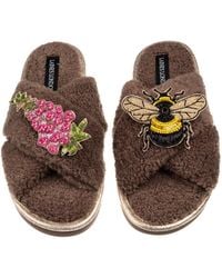 Laines London - Neutrals Laines Neutral Boucle Slippers With Honeybee & Foxglove Flower Brooches - Lyst