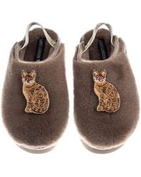 Laines London - Neutrals Flatform Cloud Slippers With Double Bengal Cat Brooches - Lyst